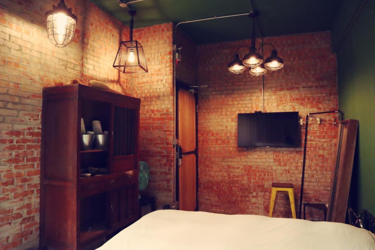 Travel Charger Hostel Хуалянь Экстерьер фото